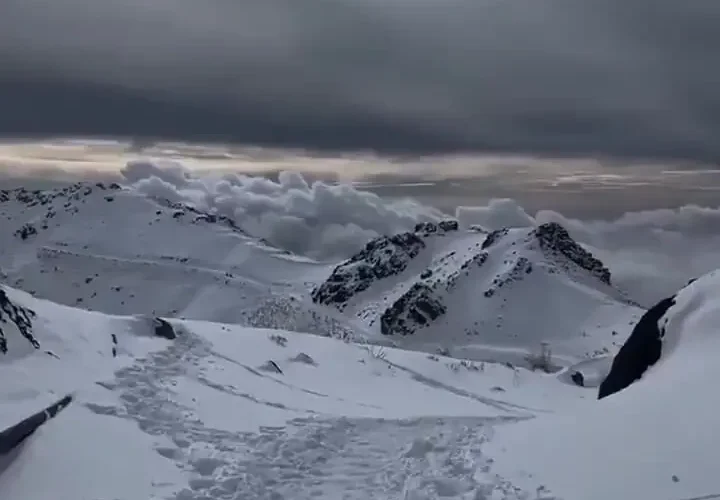 پناهگاه کوهستانی در برف