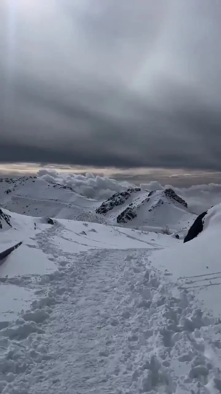 پناهگاه کوهستانی در برف 1 پناهگاه کوهستانی در برف