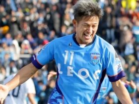 پیرترین بازیکن فوتبال جهان به میادین بازگشت