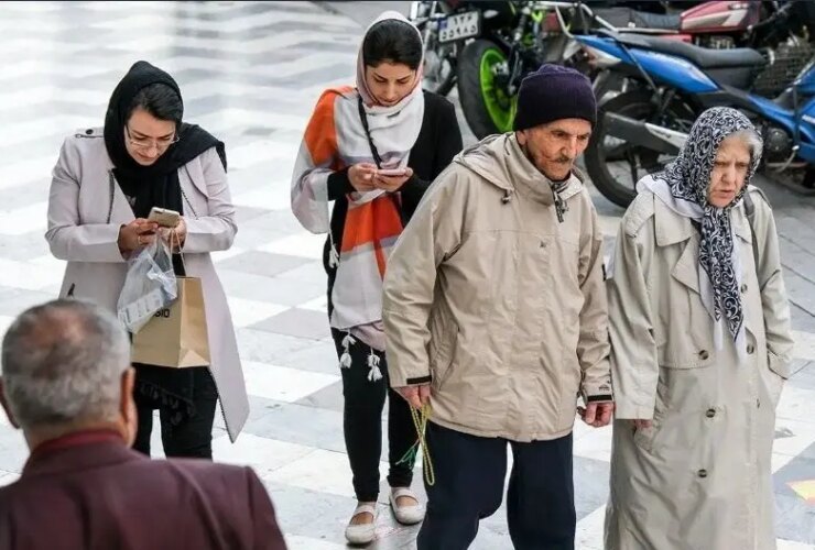 چرا باید مراقب تلفن همراه خود باشیم؟ 32 چرا باید مراقب تلفن همراه خود باشیم؟