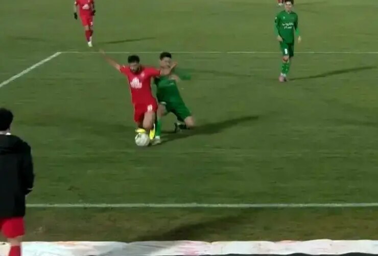 کارشناس صحنه مشکوک در بازی شمس-آذر-تراکتور; پنالتی بود؟