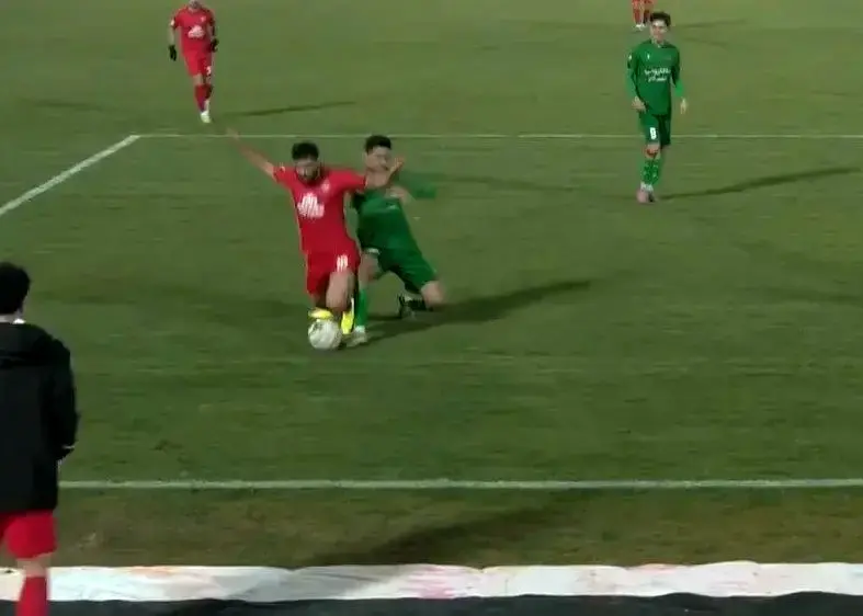 کارشناس صحنه مشکوک در بازی شمس-آذر-تراکتور; پنالتی بود؟