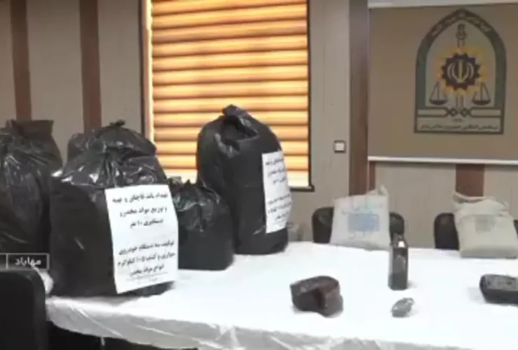 کشف 105 کیلو مواد مخدر در مهاباد / 10 متهم دستگیر شدند 28 کشف 105 کیلو مواد مخدر در مهاباد / 10 متهم دستگیر شدند