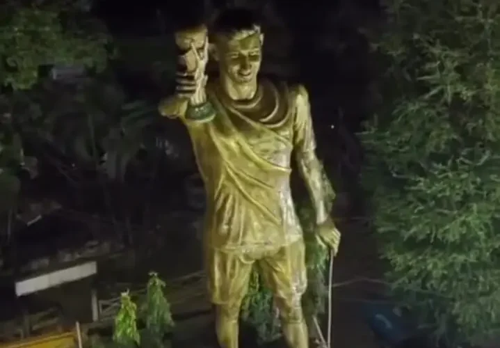 کلکته در حال رونمایی از بزرگترین مجسمه لیونل مسی در جهان است