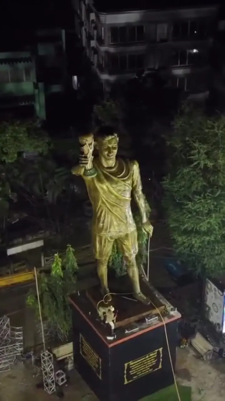 کلکته در حال رونمایی از بزرگترین مجسمه لیونل مسی در جهان است