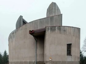 کلیسایی با معماری خشن در دل روستای 200 نفری 9 کلیسایی با معماری خشن در دل روستای 200 نفری