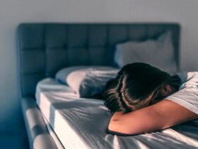 کمبود خواب روند پیری را تسریع می کند. چگونه رفع کنیم؟ 8 کمبود خواب روند پیری را تسریع می کند. چگونه رفع کنیم؟