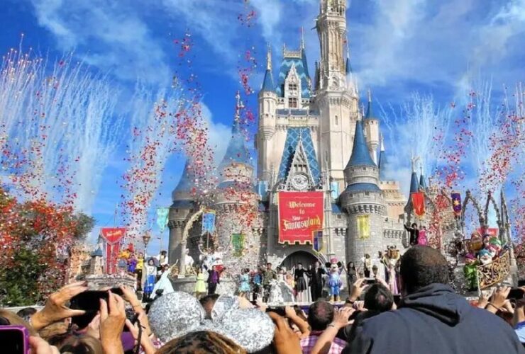 حادثه وحشتناک در دیزنی لند; کارمندی که برای نجات جان تماشاگران از خود گذشت