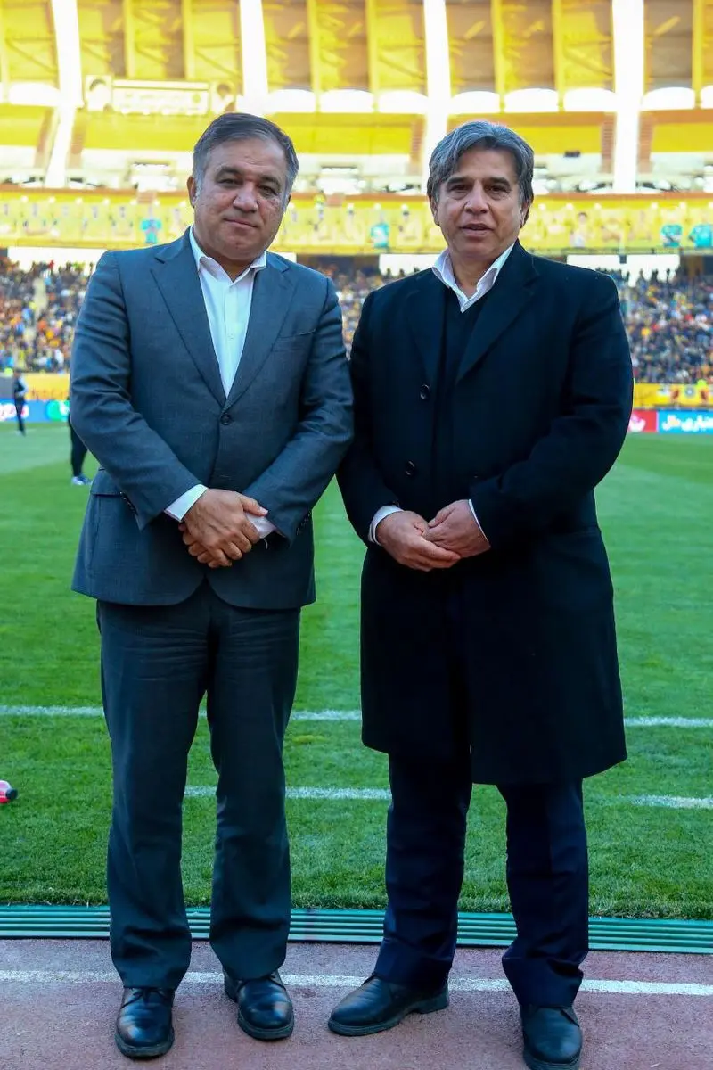 با شعار "دو قهرمان ایران، اسپهان و استقلال" برادر و دوست دنیا هستند! 5 lrcaz4y12