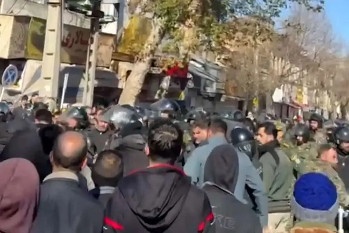 دفتر امام کوما کانکان به آتش کشیده شد 1 دفتر امام کوما کانکان به آتش کشیده شد