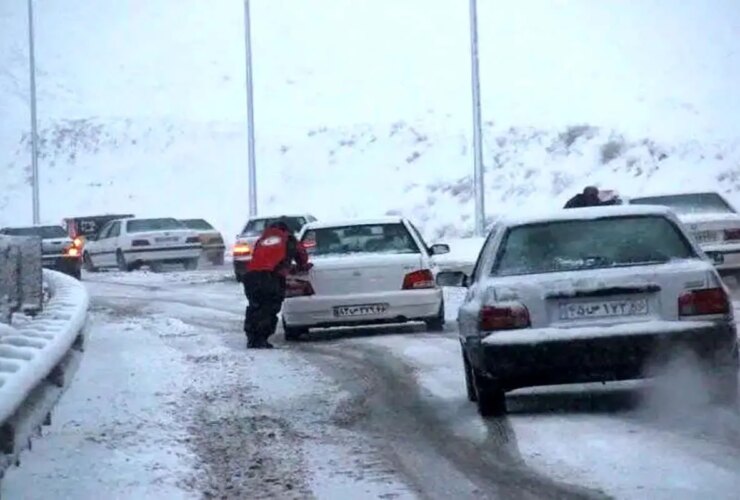 محور تبریز - زنجان به دلیل برف و کولاک برای حمل و نقل مسدود شد 13 محور تبریز - زنجان به دلیل برف و کولاک برای حمل و نقل مسدود شد
