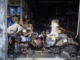 تصاویر; آتش سوزی در مغازه لوازم یدکی مشهد
