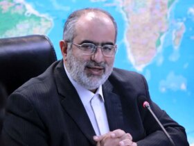 حسام الدین آشنا: از ایران حمایت کنیم