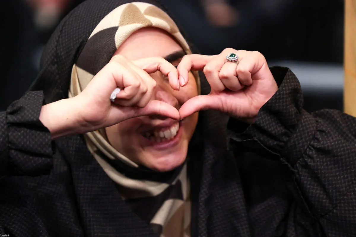 تصاویر; متن و حواشی دیدار خانواده شهدای جنگ 12 روزه با رهبر انقلاب 1 تصاویر; متن و حواشی دیدار خانواده شهدای جنگ 12 روزه با رهبر انقلاب