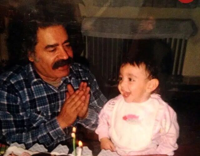 وقتی یک ساله بود با پدرش