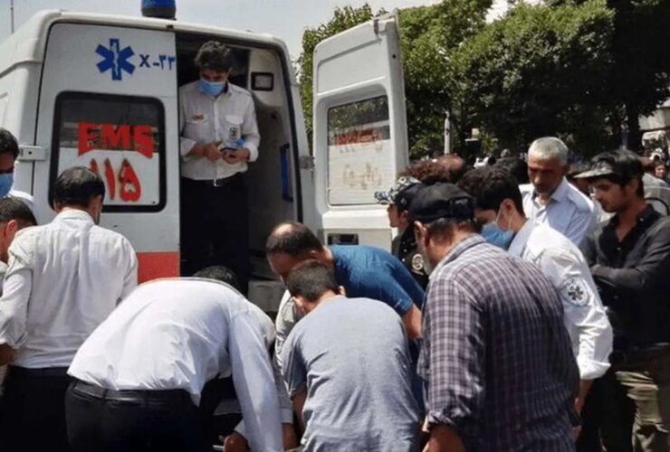 برخورد اتوبوس با مانع در بزرگراه اردو/ 38 نفر مجروح شدند