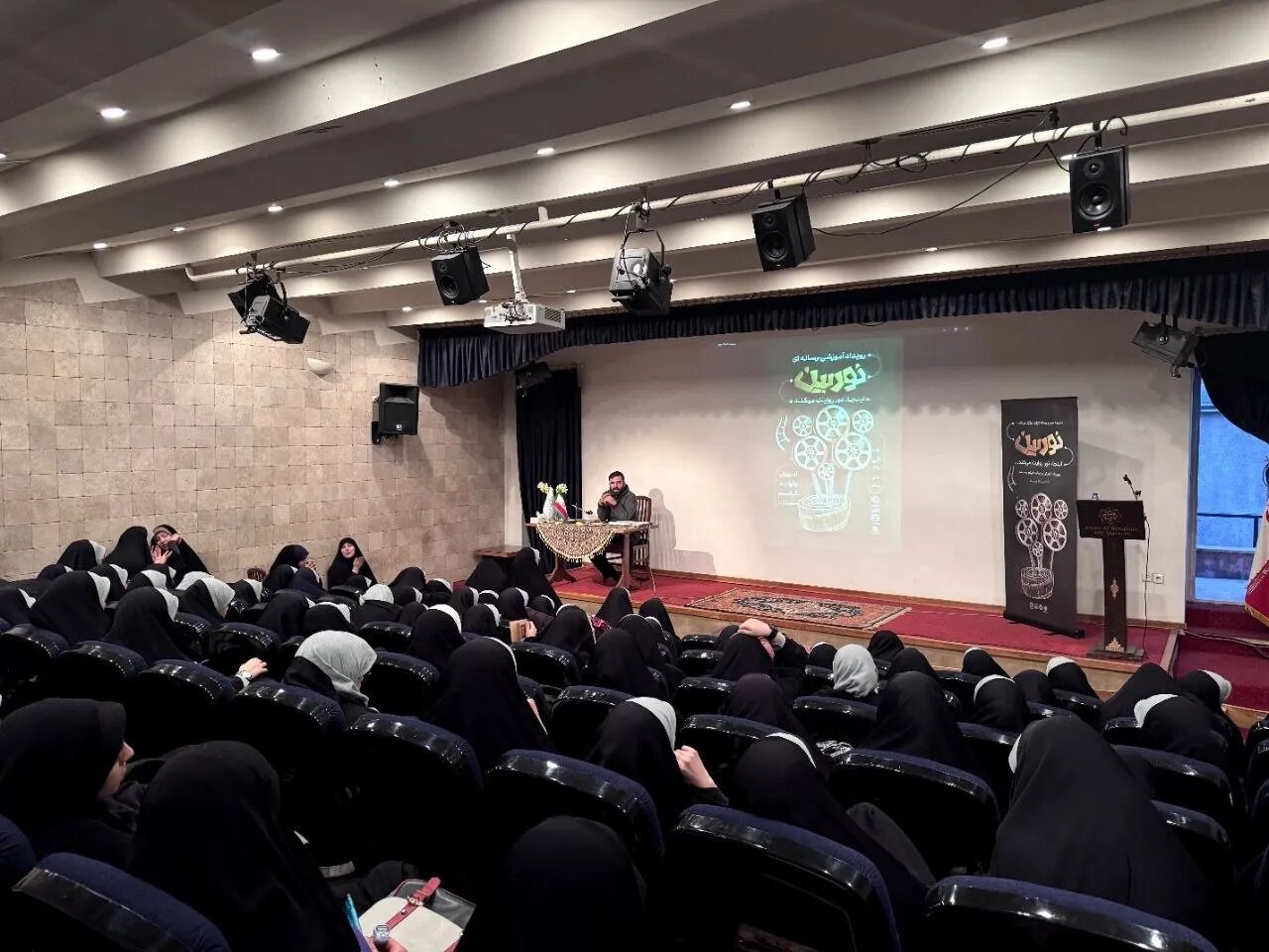 هنرستان دخترانه تهران رویداد فیلم/توانمندسازی دانش آموزان جوان را برگزار می کند