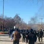 روایت درگیری امروز لردگان از فارس: 2 نفر از ماموران فرجا شهید و 30 نفر مجروح شدند.