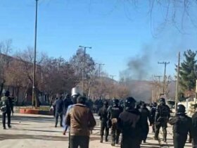 روایت درگیری امروز لردگان از فارس: 2 نفر از ماموران فرجا شهید و 30 نفر مجروح شدند. 10 روایت درگیری امروز لردگان از فارس: 2 نفر از ماموران فرجا شهید و 30 نفر مجروح شدند.