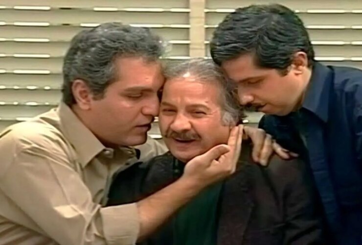 اشاره به مهران مدیری و سیامک انصاری در مراسم ختم پیردوست