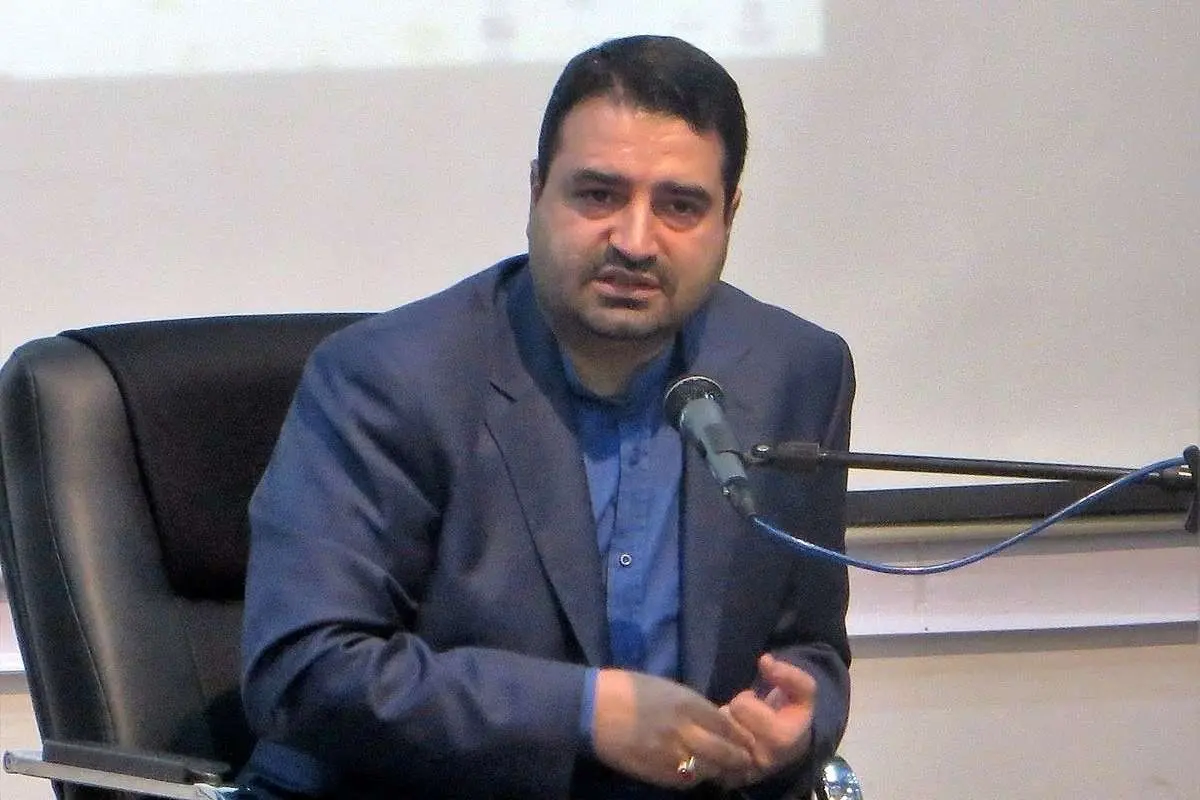 روح الله مومن نسب خواستار قطع اینترنت بین المللی شد!