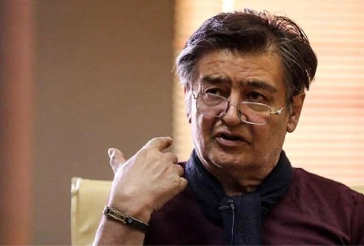 رضا رویگیری 43 ساله در کنار افشانا بایگان 28 ساله; دهه 60