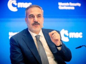 هاکان فیدان: حمله به ایران اشتباه است/ مرحله به مرحله مذاکرات هسته ای را ببندید