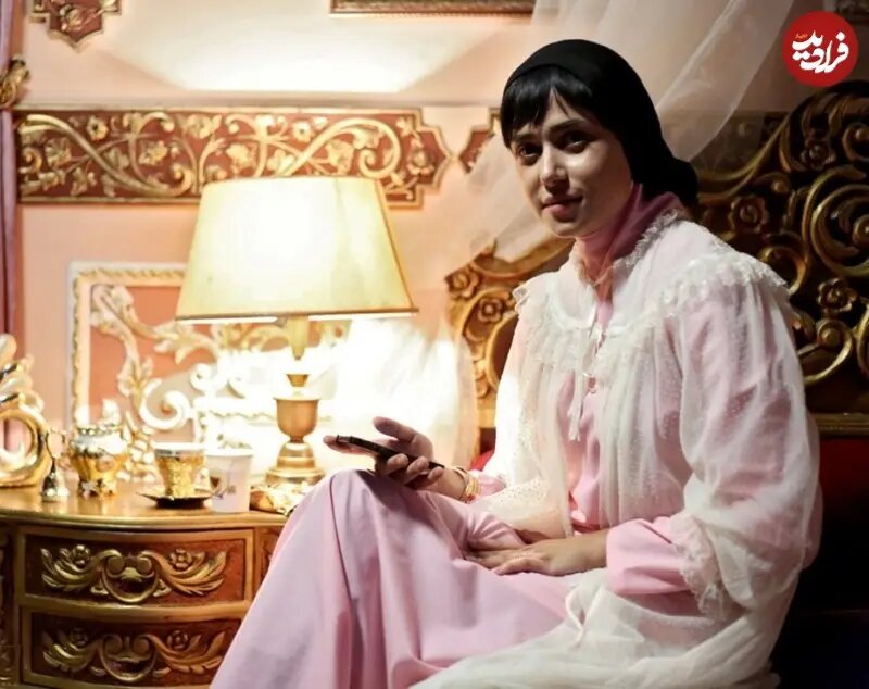 1769607328 605 پریناز ایزدیار در پشت صحنه سریال شهرزاد با موبایلش سال