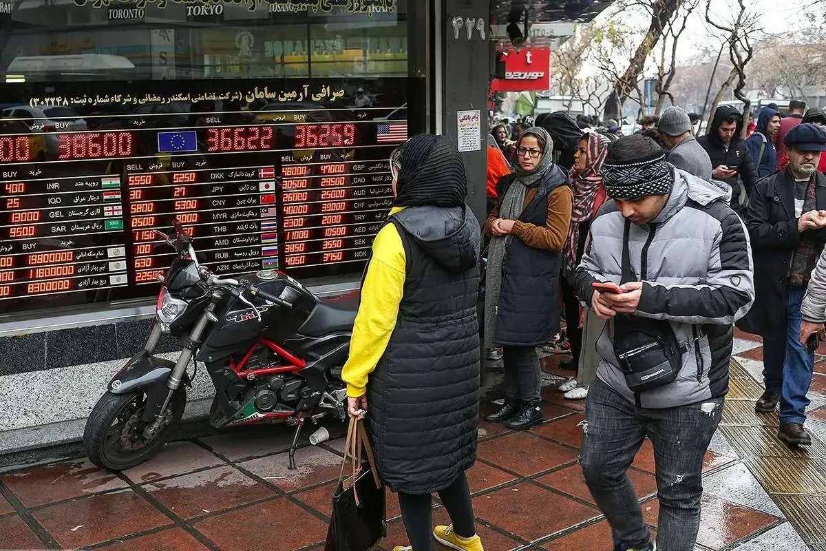 تزریق هنگفت پول/دلار بانک مرکزی در کمتر از یک ساعت 10 هزار تومان ارزان شد.