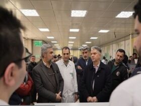 مدیران وزارت بهداشت از مصدومان حوادث اخیر عیادت کردند 8 مدیران وزارت بهداشت از مصدومان حوادث اخیر عیادت کردند