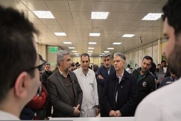 مدیران وزارت بهداشت از مصدومان حوادث اخیر عیادت کردند 1 مدیران وزارت بهداشت از مصدومان حوادث اخیر عیادت کردند