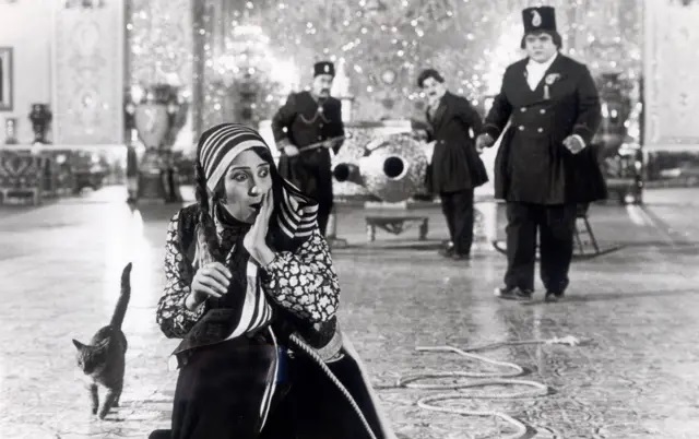 1769784403 831 عکس هایی از فیلم سینمایی ناصرالدین شاه بازیگر سینما وقتی