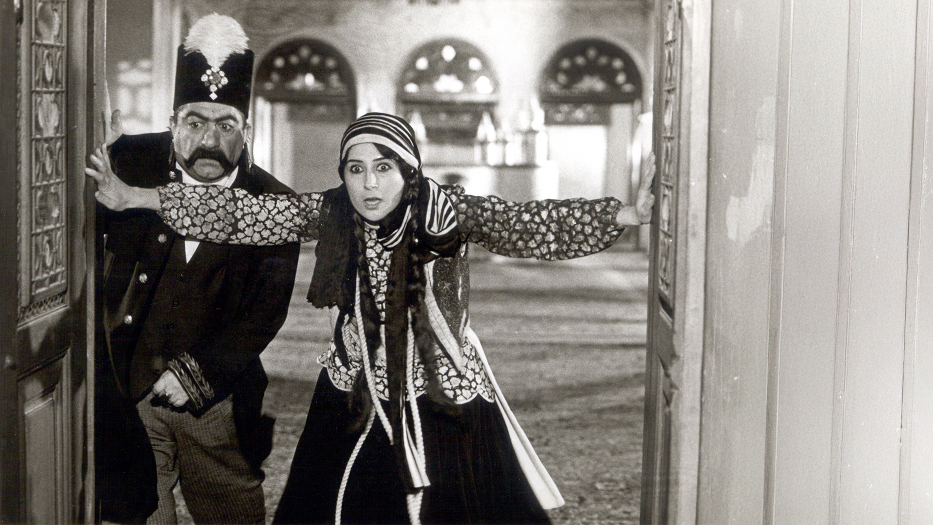 1769784411 181 عکس هایی از فیلم سینمایی ناصرالدین شاه بازیگر سینما وقتی