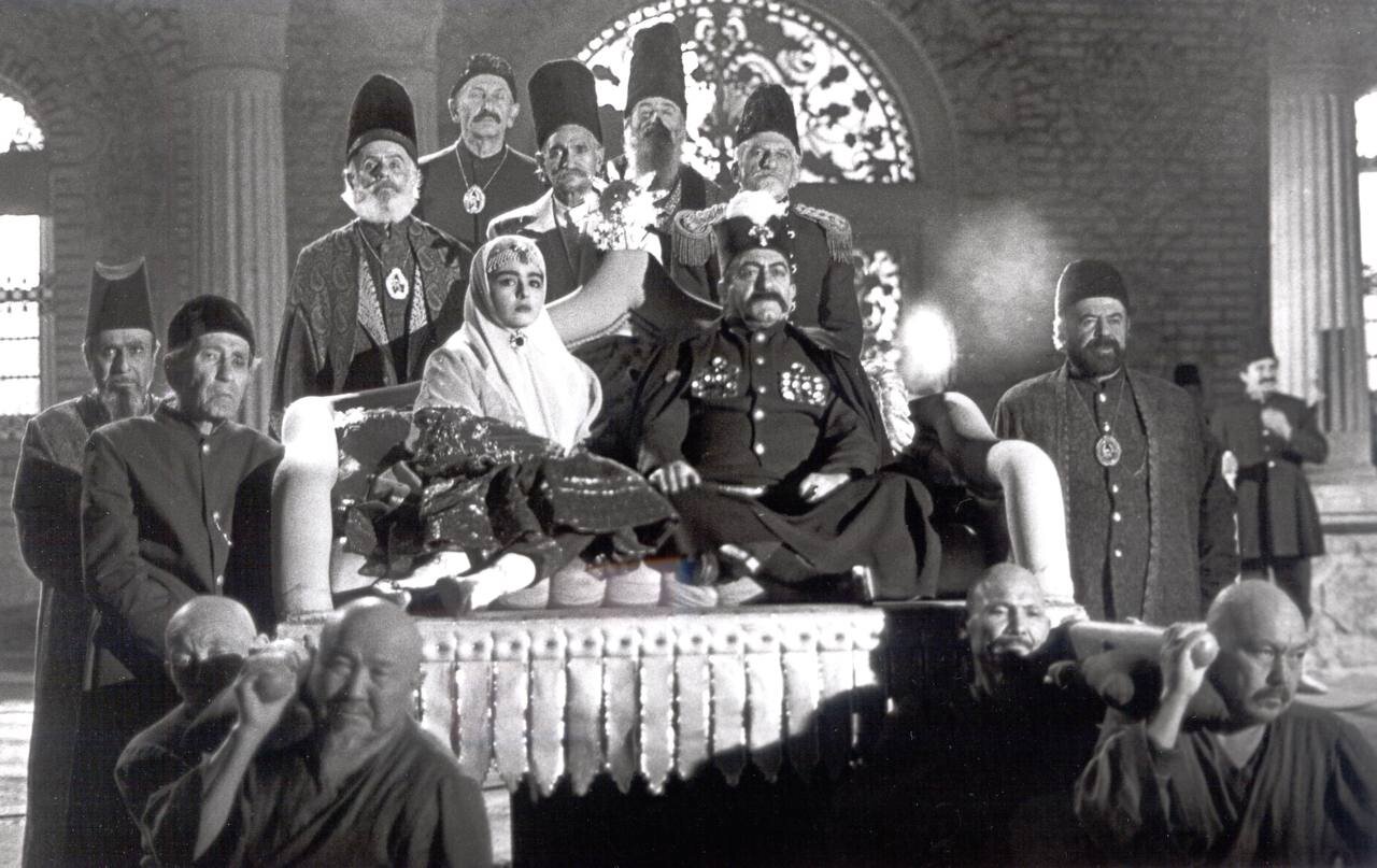 1769784419 993 عکس هایی از فیلم سینمایی ناصرالدین شاه بازیگر سینما وقتی