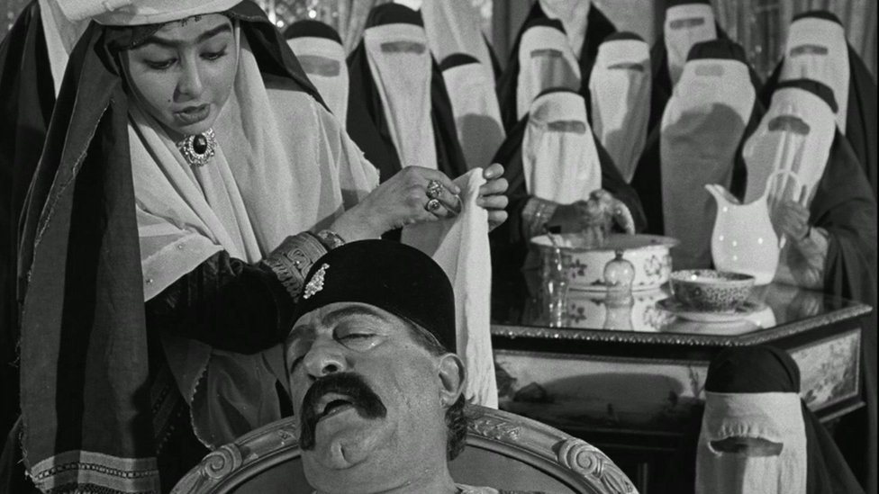 عکس هایی از فیلم سینمایی «ناصرالدین شاه بازیگر سینما»/ وقتی بازیگر عزیز شاه شد/ گردن مهدی هاشمی زیر گیوتین