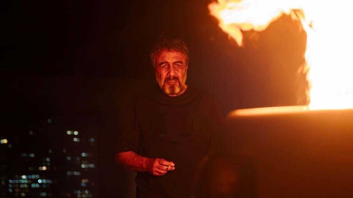 دو کارگردان فیلم اول به همراه منوچهر هادی که می خواهد به جایگاه قبلی خود بازگردد / رضا عطاران و مریلا زارعی پس از 14 سال دوباره در نقش اول حضور دارند. 1 دو کارگردان فیلم اول به همراه منوچهر هادی که می خواهد به جایگاه قبلی خود بازگردد / رضا عطاران و مریلا زارعی پس از 14 سال دوباره در نقش اول حضور دارند.