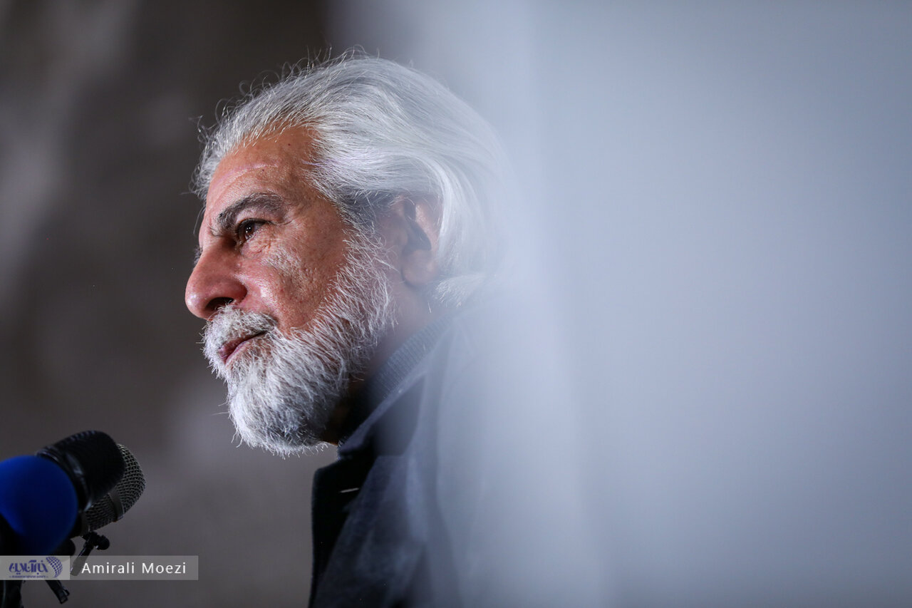 منوچهر شاهسویری: اثبات یگانگی هنرمند با عموم مردم نه در «غیبت» بلکه در «حضور» است. 1 منوچهر شاهسویری: اثبات یگانگی هنرمند با عموم مردم نه در «غیبت» بلکه در «حضور» است.