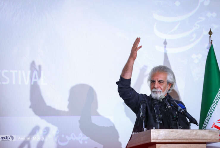 دبیر جشنواره فجر را ببینید: هنرمندان در غیاب مردم در کنار مردم نمی ایستند