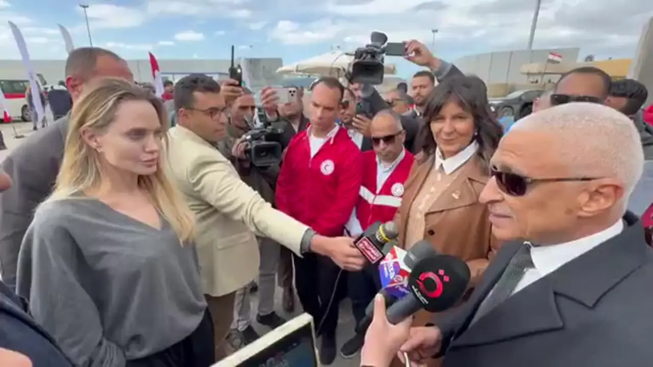 آنجلینا جولی از دروازه مرزی رفح بازدید کرد