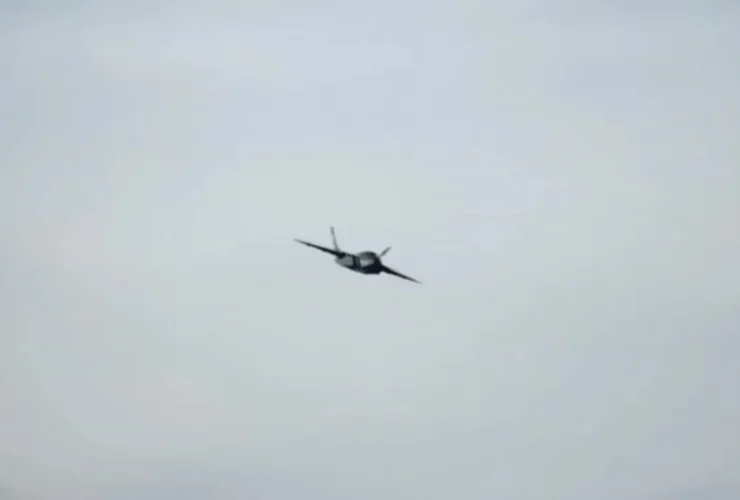 اولین پرواز جت جنگنده رد آلما با سامانه IRST