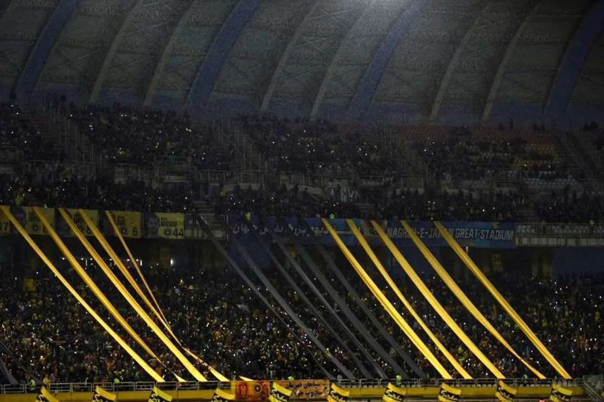 با شعار دو قهرمان ایران، اسپهان و استقلال برادر و