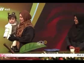 به پیمان طالبی مجری در پخش زنده یک جوراب هدیه داده شد 14 به پیمان طالبی مجری در پخش زنده یک جوراب هدیه داده شد