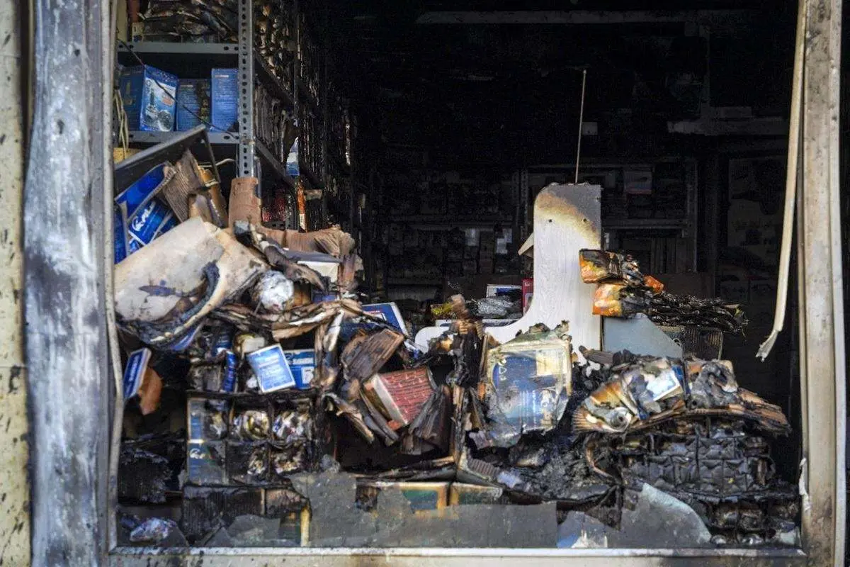 تصاویر; آتش سوزی در مغازه لوازم یدکی مشهد 