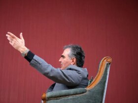 تصمیم احساسی در آخرین روز فرزین 8 تصمیم احساسی در آخرین روز فرزین