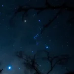 تصویر تایم لپس دیدنی شکارچی، سیریوس، مریخ و خوشه پروین در آسمان هاوایی