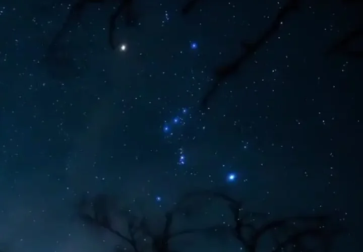 تصویر تایم لپس دیدنی شکارچی، سیریوس، مریخ و خوشه پروین در آسمان هاوایی 15 تصویر تایم لپس دیدنی شکارچی، سیریوس، مریخ و خوشه پروین در آسمان هاوایی