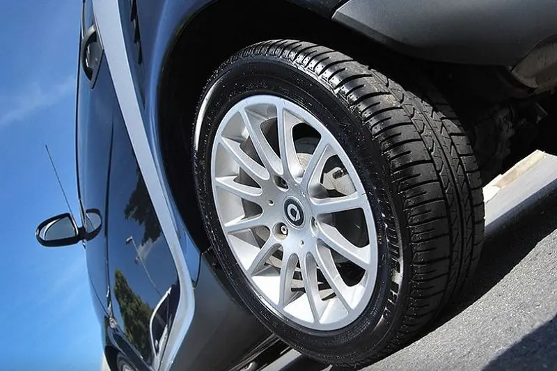 تفاوت قیمت لاستیک دولتی و آزاد برای خودروهای ایرانی تعیین شد