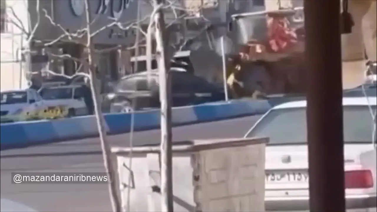 حمله عجیب لودر در سانتافه، راننده دستگیر شد 1 حمله عجیب لودر در سانتافه، راننده دستگیر شد