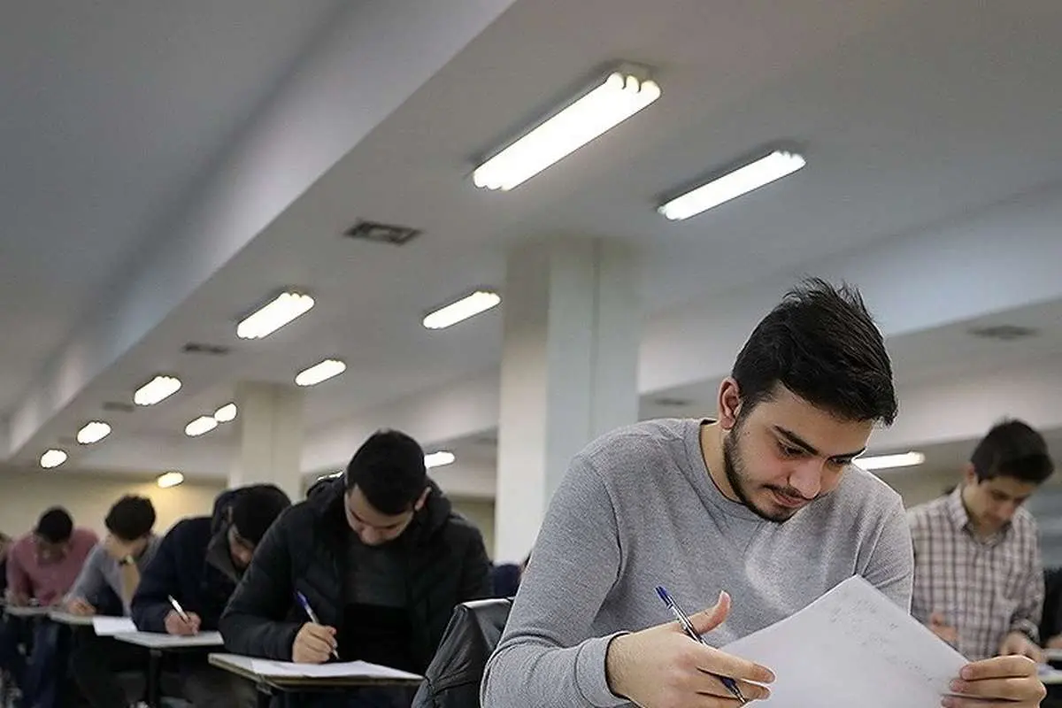 دانشجویان بدون ارائه مدارک در امتحانات ترم جاری شرکت نکنند.