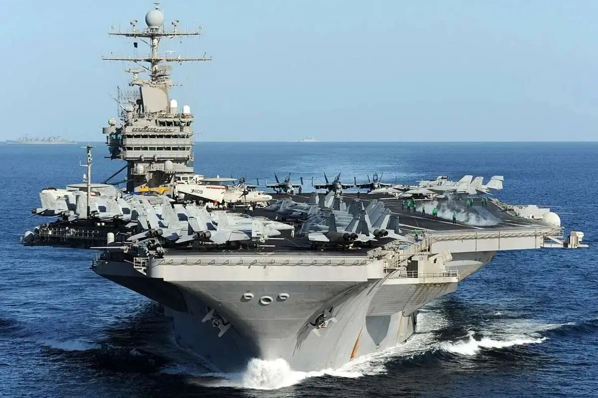 رسانه عبری: ناو هواپیمابر ابزاری است که ترامپ از آن برای وادار کردن تهران به مذاکره استفاده می کند